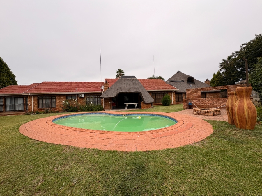 6 Bedroom Property for Sale in Doringkruin North West
